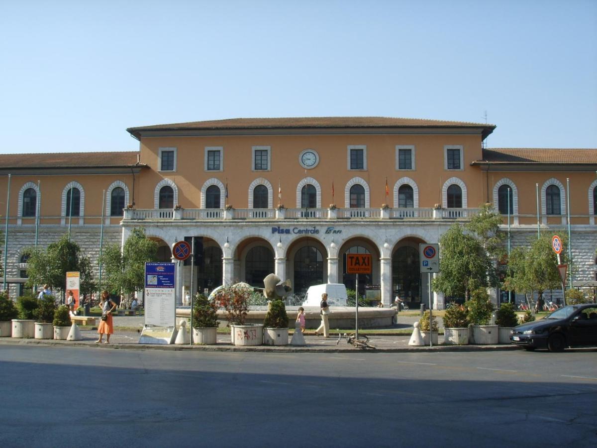 Pisa Stazione - Centro Appartamento Elegante Con Netflix ภายนอก รูปภาพ